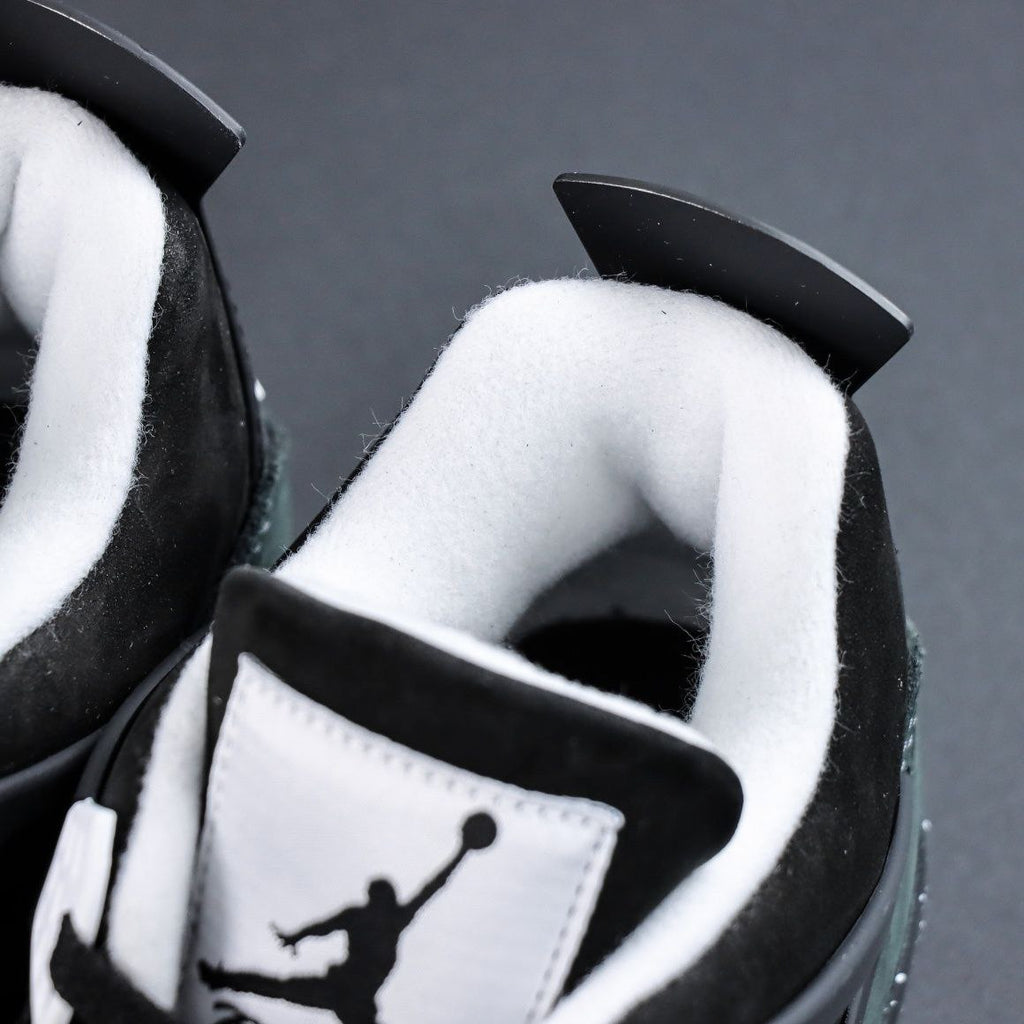 Air Jordan 4 Retro Fear
