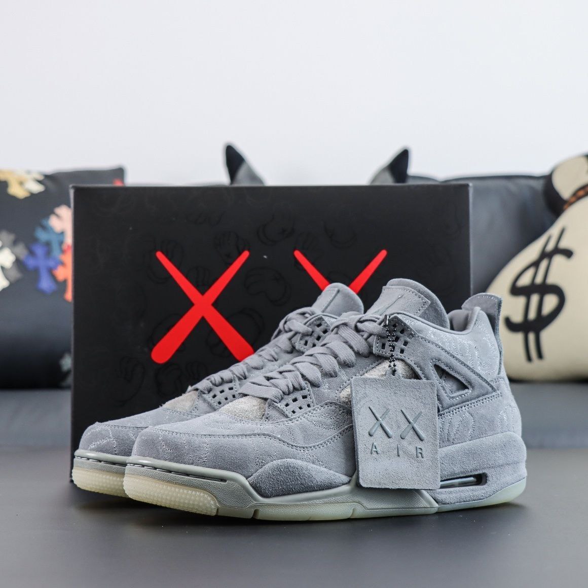 Air Jordan 4 Retro KAWS