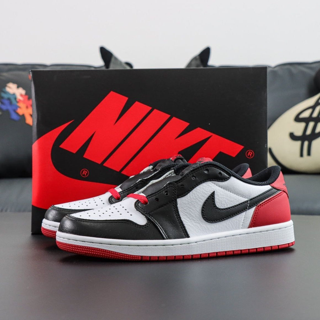 Air Jordan 1 Retro Low OG Black Toe