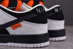 Nike SB Dunk Low TIGHTBOOTH