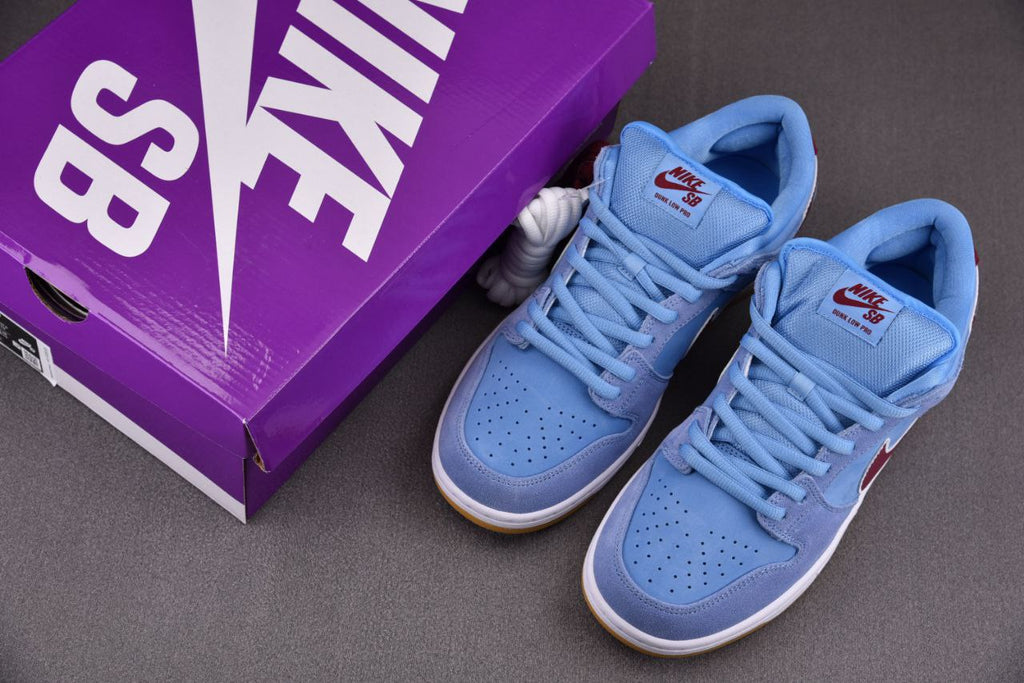 Nike SB Dunk Low Philadelphia Phillies