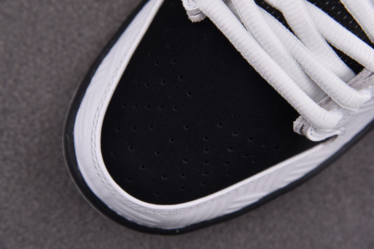 Nike SB Dunk Low TIGHTBOOTH