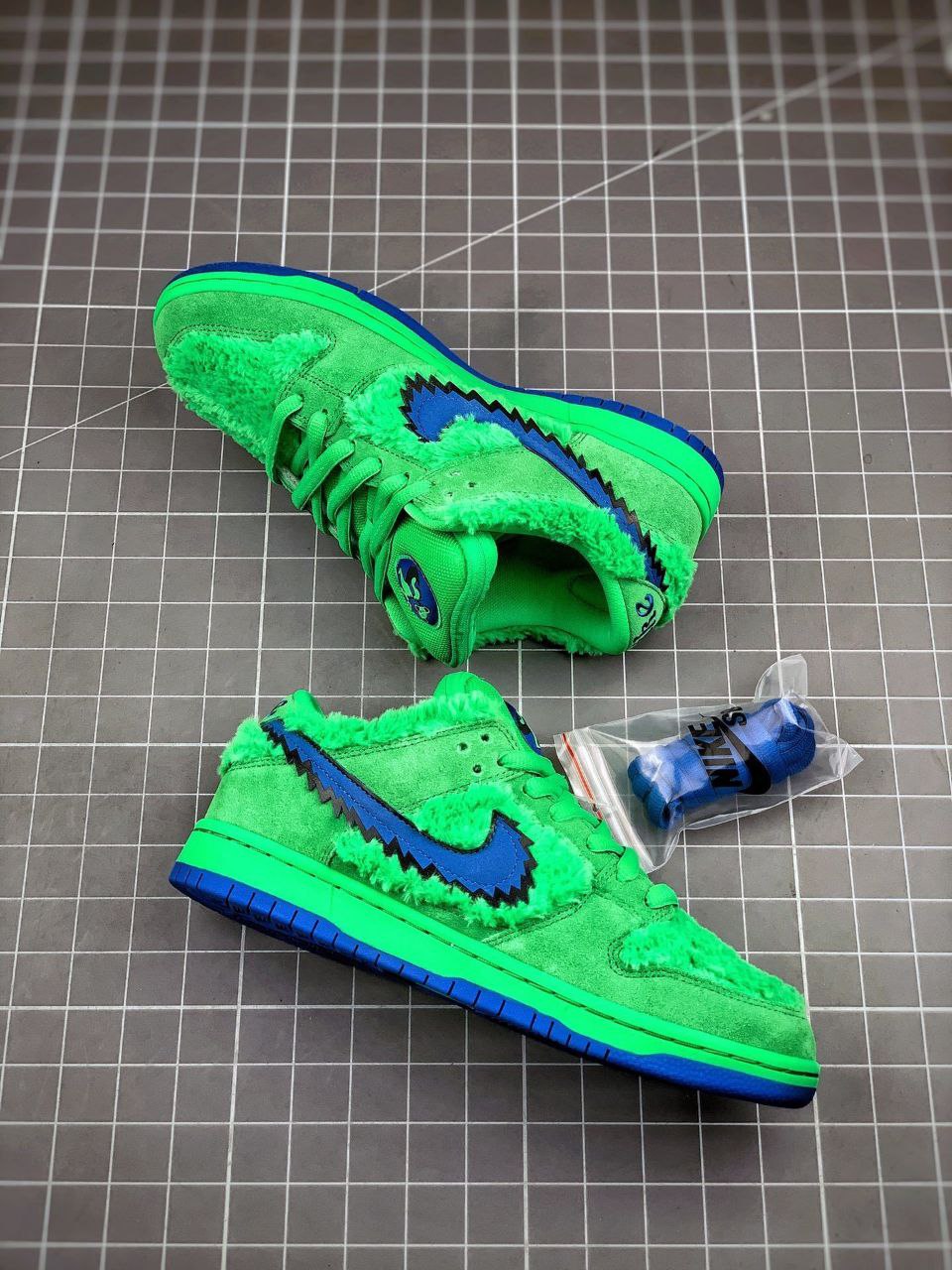 Nike SB Dunk Low Grateful Dead Bears Green