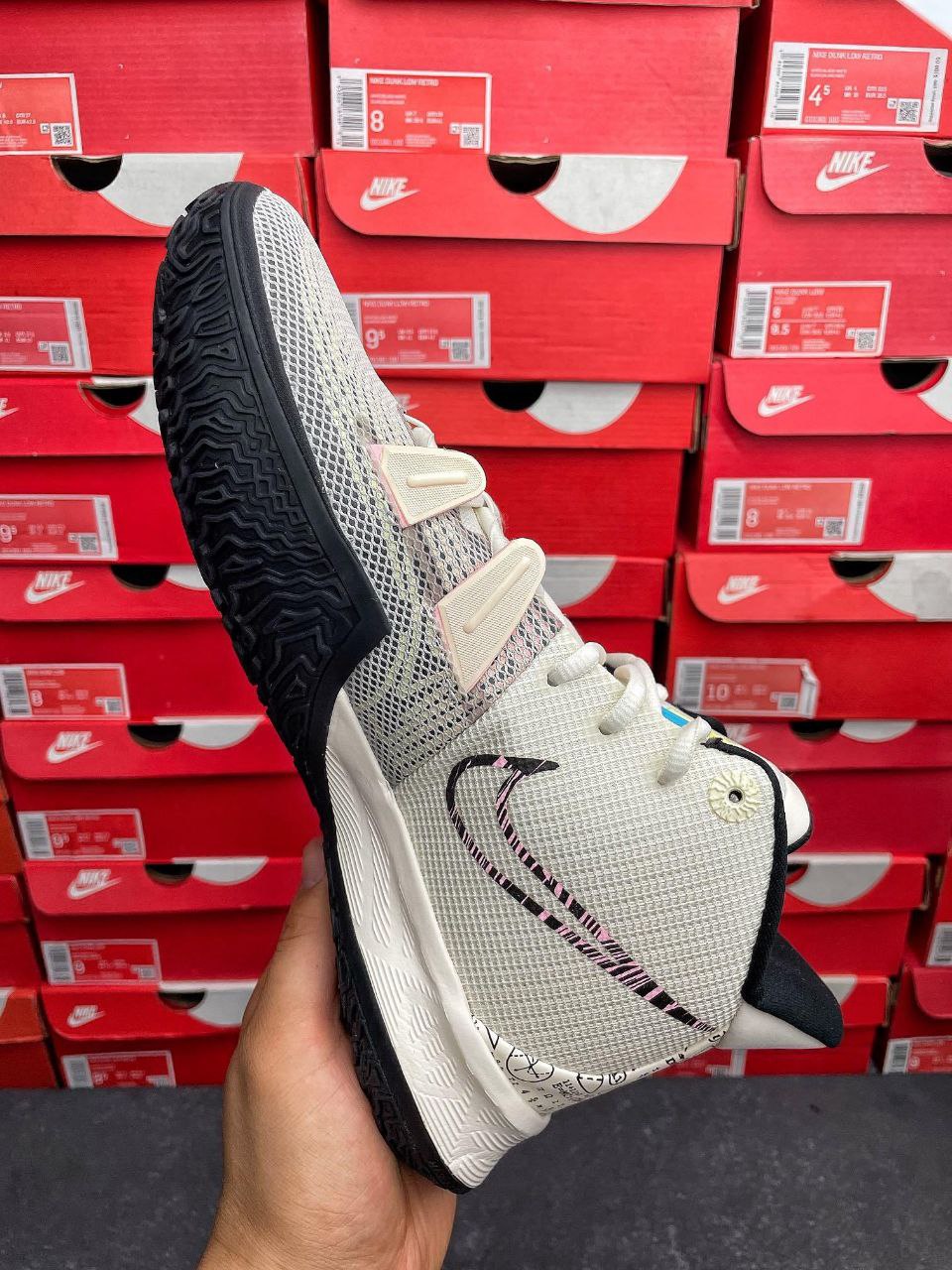 Nike Kyrie 7 1 World 1 People