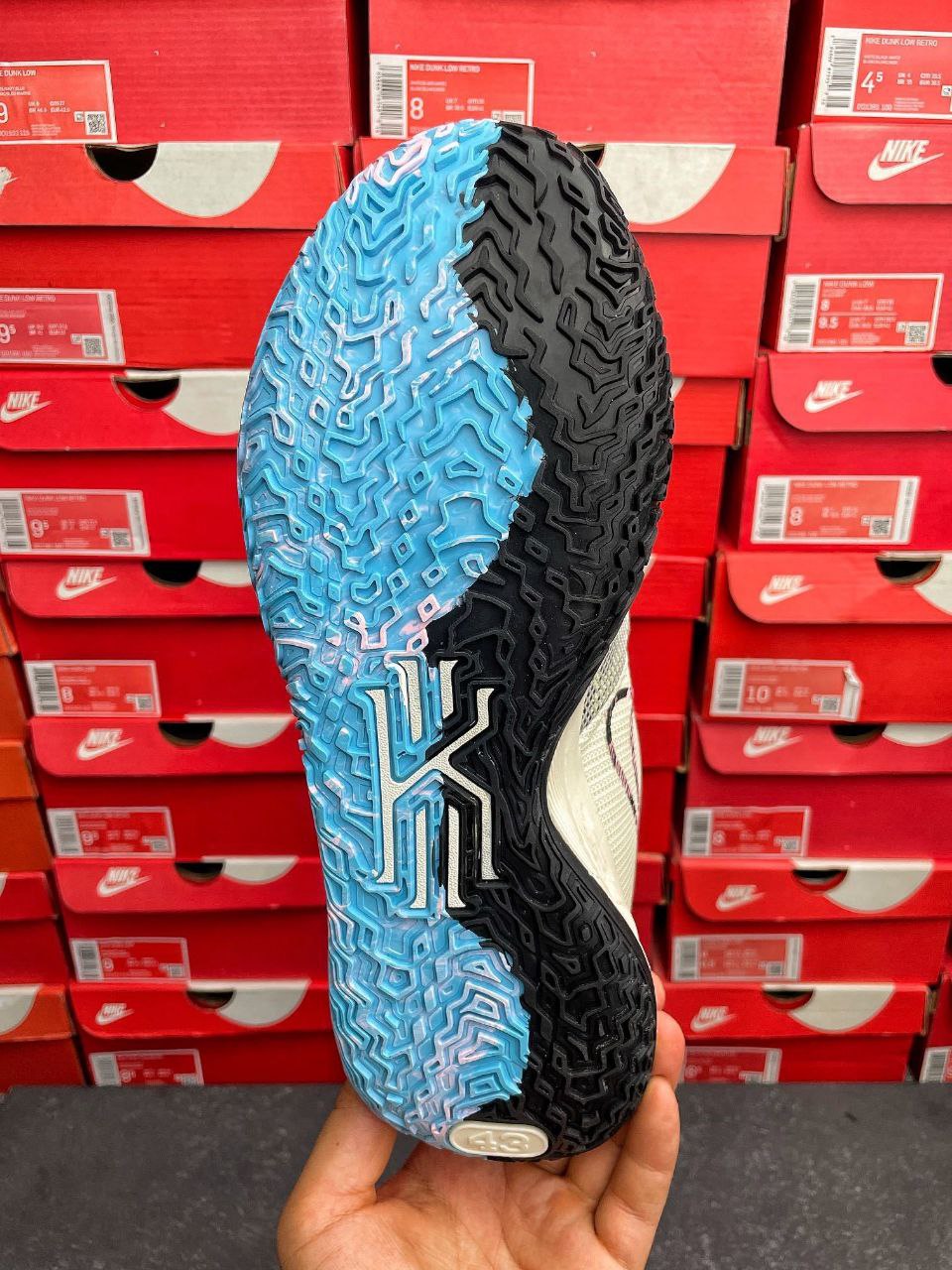 Nike Kyrie 7 1 World 1 People