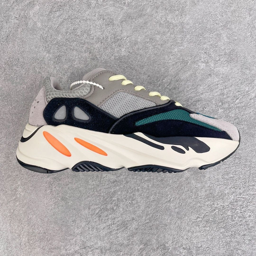 Adidas Yeezy 700 V1 / V2 / V3 / Boost